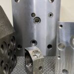 plusieurs collecteurs hydrauliques en métal